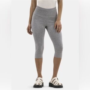 No Boundaries heather Gray Capris leggings. Women size XL